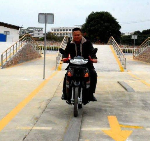 驾驶员培训学校·学车报名